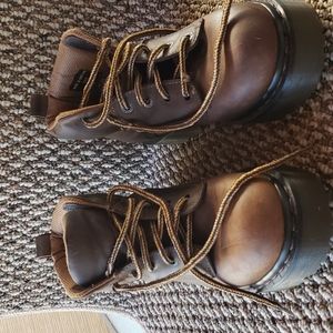 DR MARTENS AIR CUSHION SOLE LEATHER BOOTS uk size 9 in women/ 7 in men